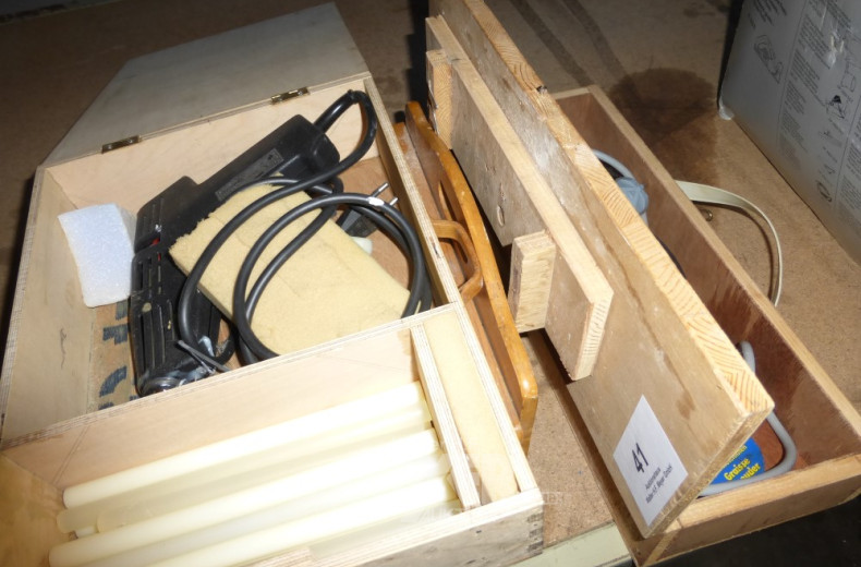 Heißklebepistole sowie 1 Lötkolben