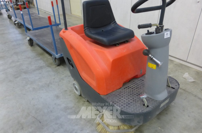 Aufsitz-Hallenkehrmaschine