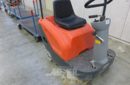 Aufsitz-Hallenkehrmaschine