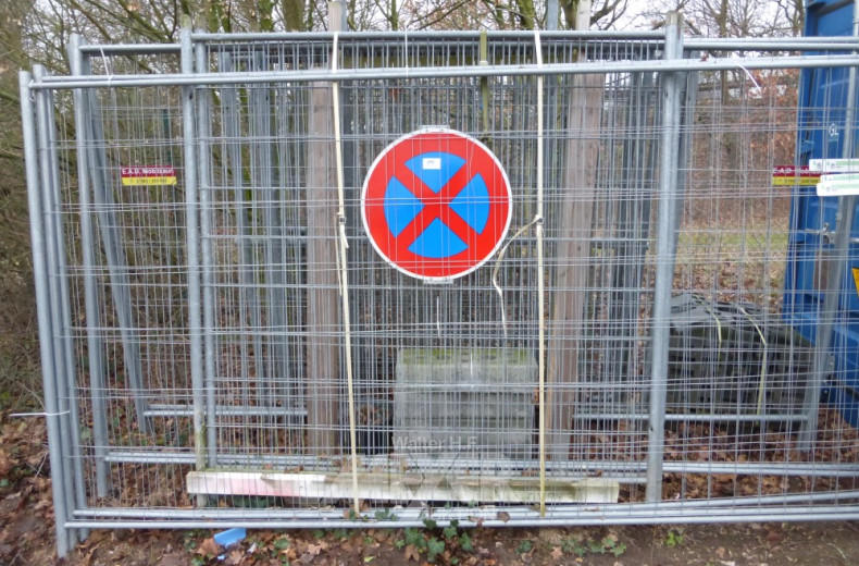 13 Bauzaunfelder mit Gummifüßen