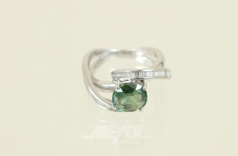 Ring, 750er WG, mit grünem Farbstein