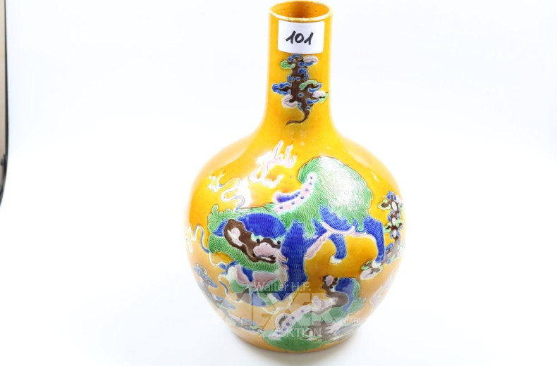 Porz.-Tischvase, China, vermutl.