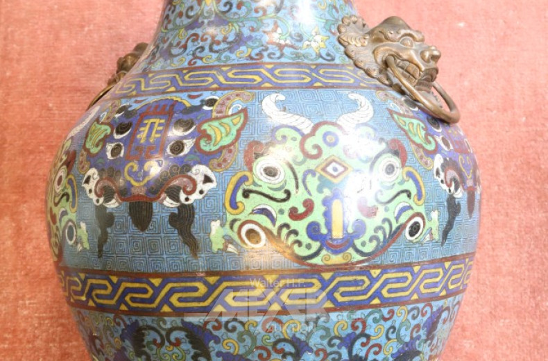 Cloisonné-Bodenvase, mit polychromer