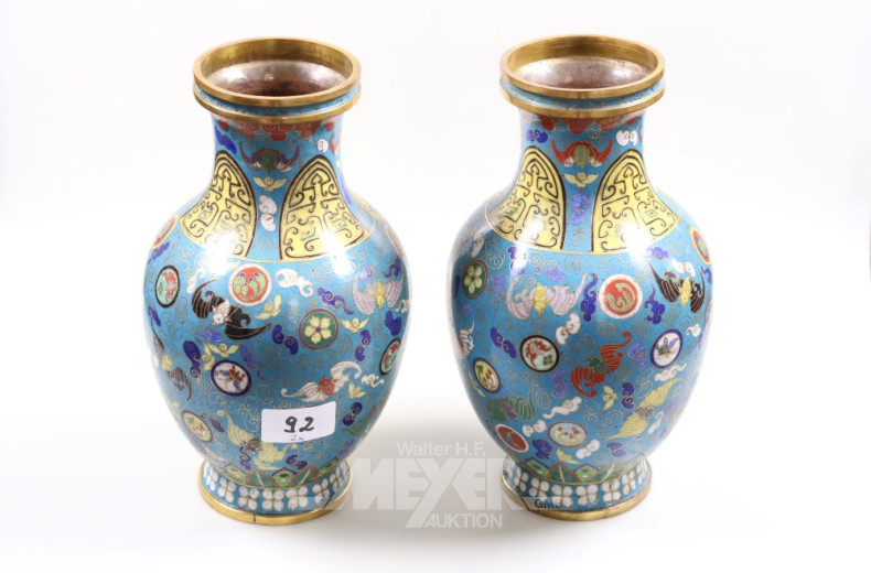 Paar Cloisonné-Vasen, China,