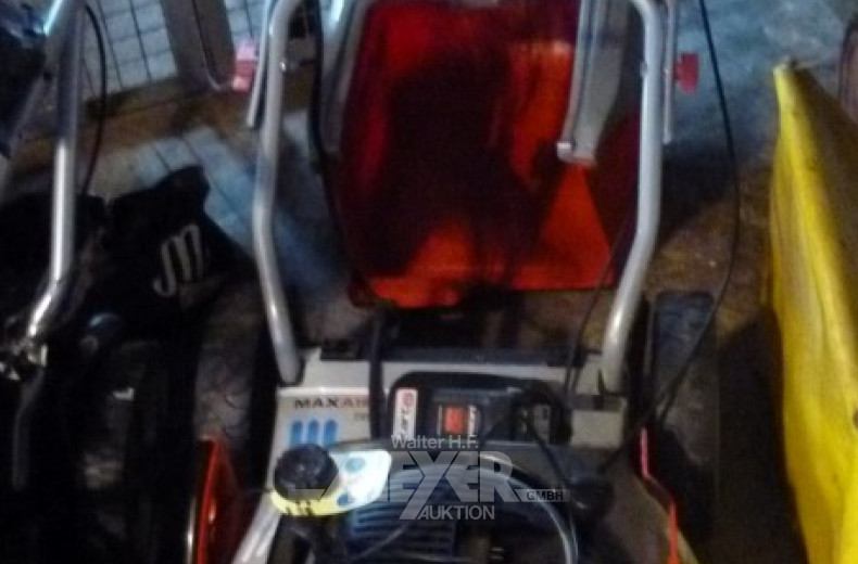 Benzin- Rasenmäher mit Akku Startfunkt.