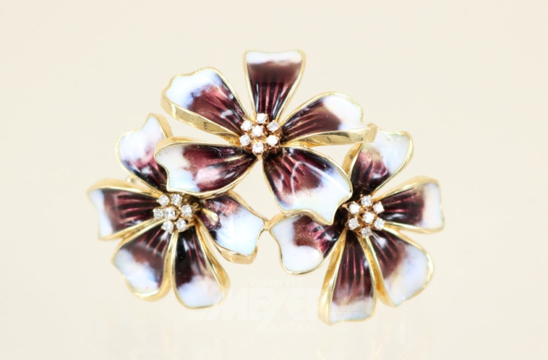 Brosche, 750er GG, 3 emaillierte Blüten