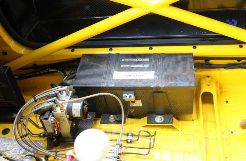 Motorsportfahrzeug, gelb