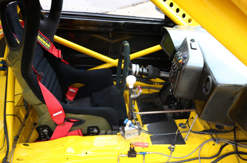 Motorsportfahrzeug, gelb