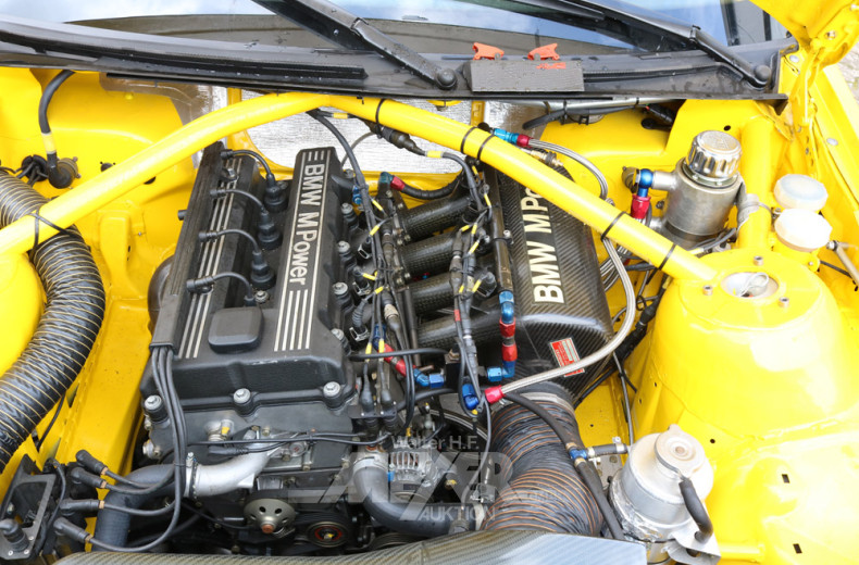 Motorsportfahrzeug, gelb