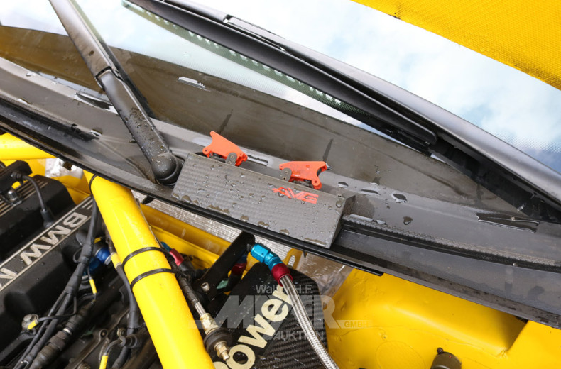 Motorsportfahrzeug, gelb