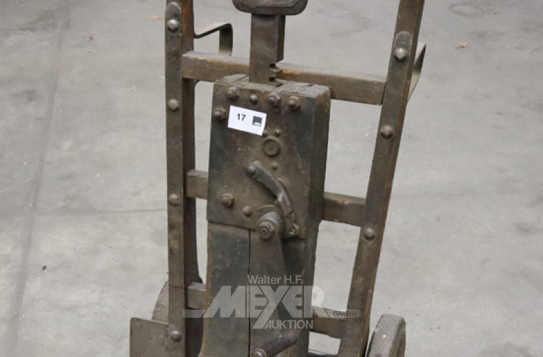 Hafensackkarre und Kurbelwinde, antik