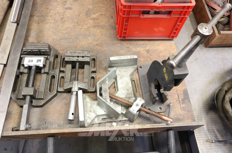 2 Maschinenschraubstöcke,