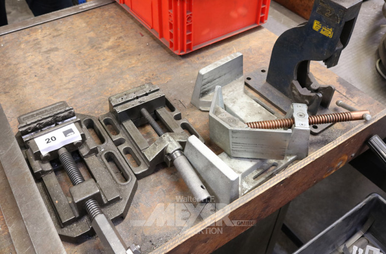 2 Maschinenschraubstöcke,