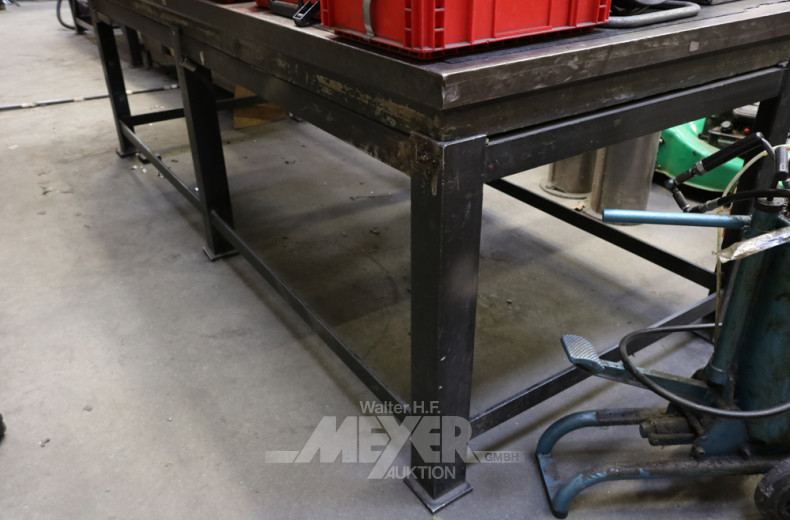 gr. Schweiß- und Richttisch,