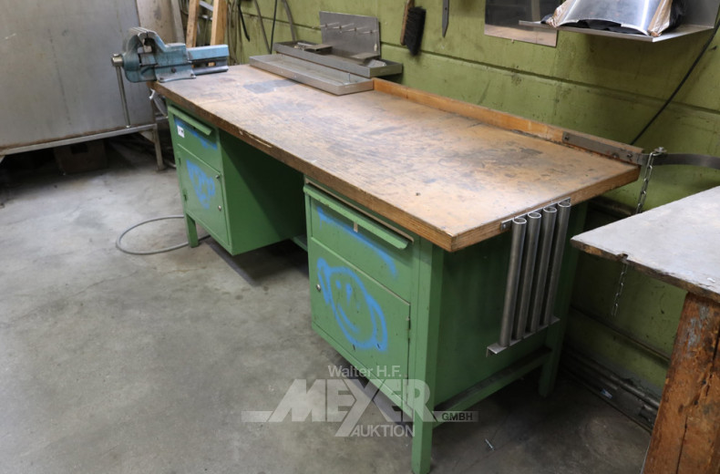 schwere Werkbank mit Unterschränken und