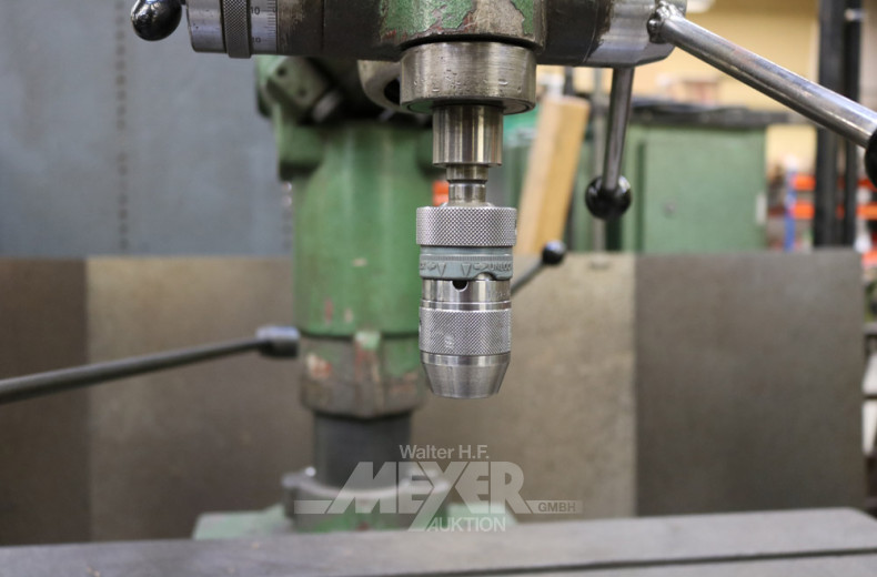 Radialbohrmaschine mit Schraubstock