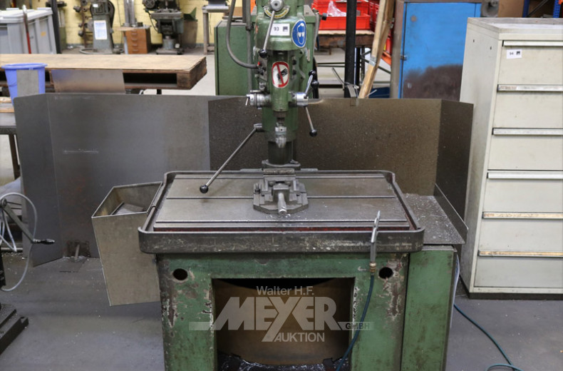 Radialbohrmaschine mit Schraubstock