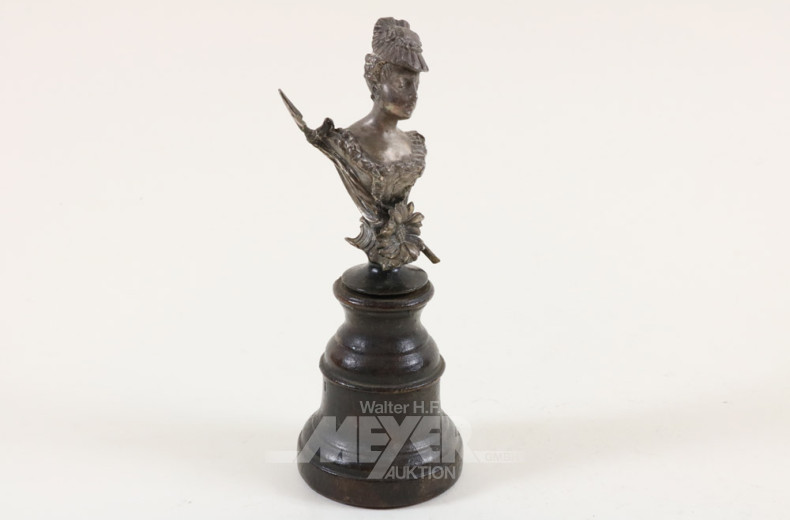 kl. Büste ''Dame mit Blume''