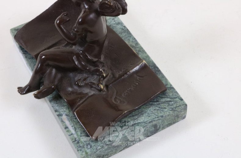 kl. Bronze-Figur ''Sitzender Putto''