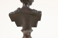 kl. Bronze-Figur ''Dame''