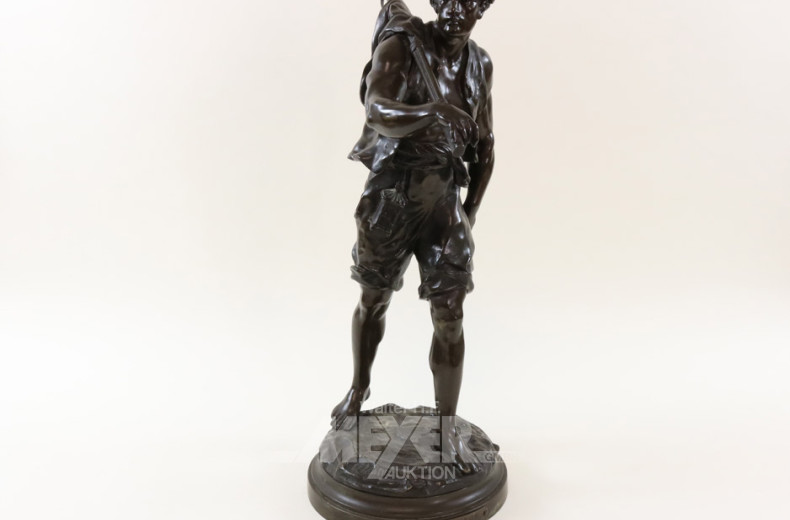 gr. Bronzeskulptur, ''Fischer''