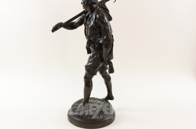 gr. Bronzeskulptur, ''Fischer''