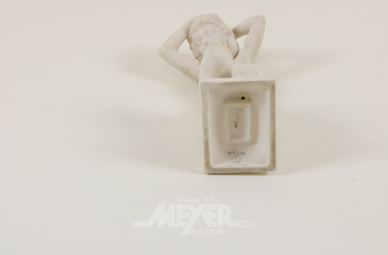 Porzellanfigur, ''Kniender weibl. Akt''
