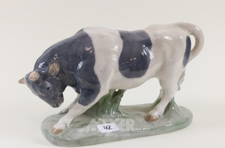 gr. Porzellanfigur, ''Bulle'',