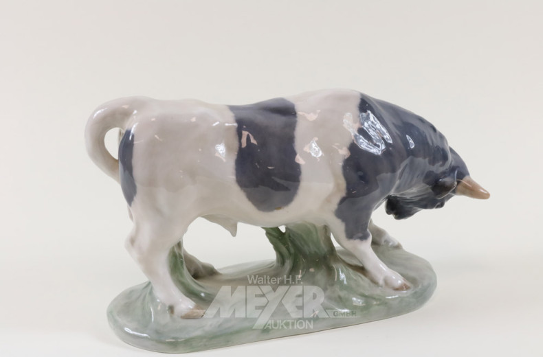 gr. Porzellanfigur, ''Bulle'',