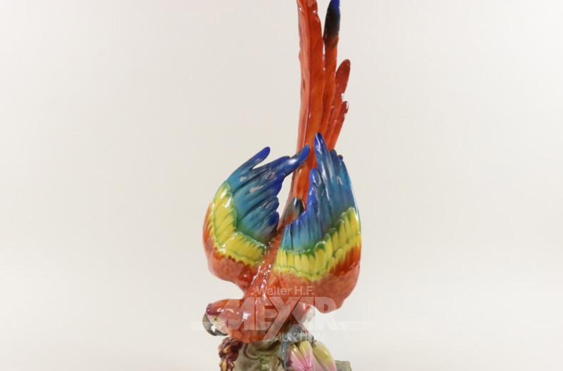 gr. Porzellanfigur, ''Papagei''