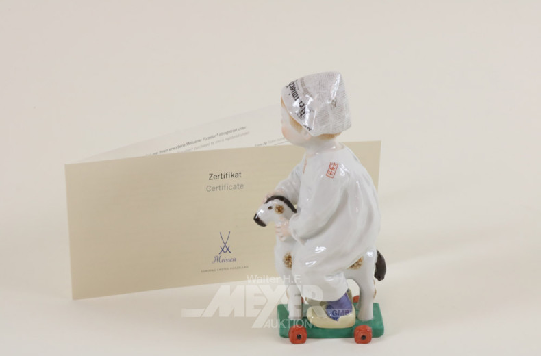 Porz.-Figur ''Kind mit Zeitungsmütze''