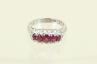 Ring, 18ct. WG, besetzt mit 5 Rubinen,