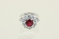 Ring, 750 WG, besetzt mit 1 Rubin,
