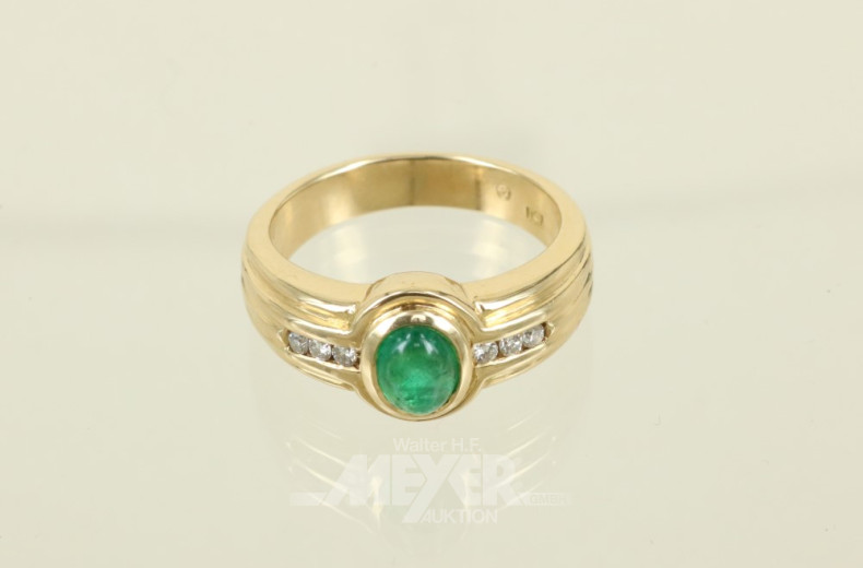 Ring, 750er GG, mit 1 Smaragd-Cabouchon