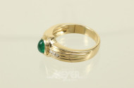 Ring, 750er GG, mit 1 Smaragd-Cabouchon