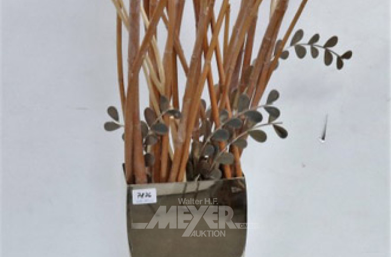 Metallvase mit Dekoration