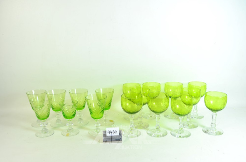 Posten div. farbige Weingläser, 17 Stück