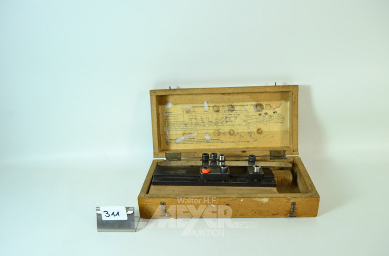 Universal-Reparaturgerät im Holzkasten