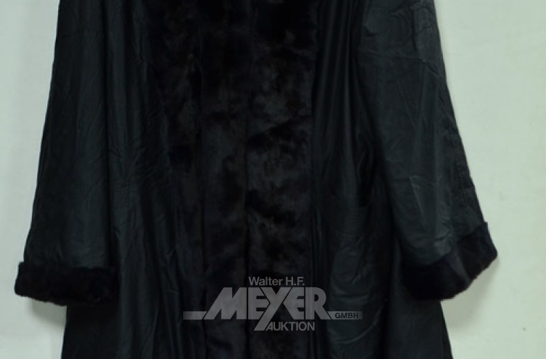 Pelzmantel sowie 1 Nerzmantel