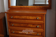 Kommode, 4-zügig, furniert mit Spiegel