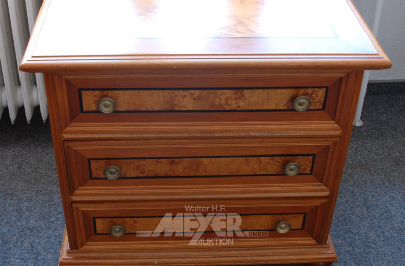 kl. Kommode, furniert, 3 Züge