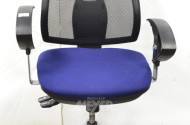Armlehn-Bürodrehstuhl, Sitz Stoff blau,