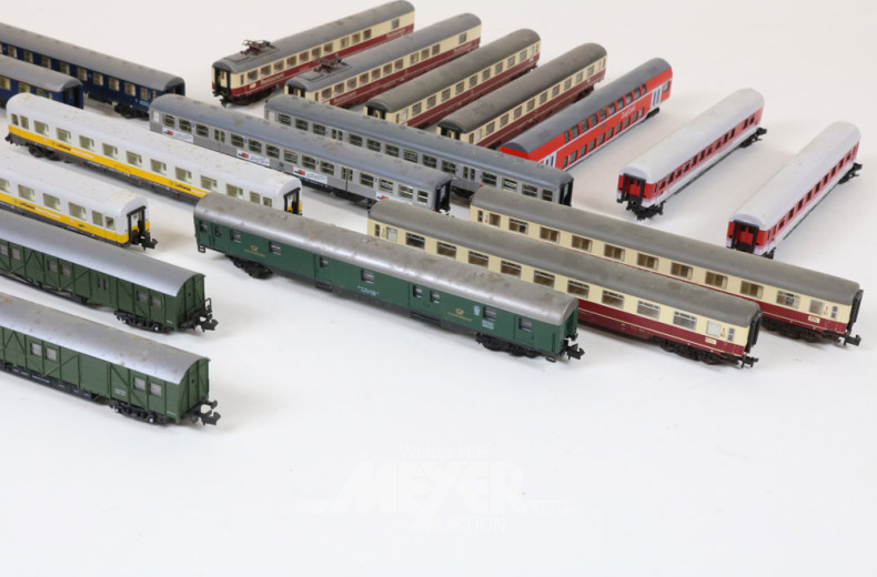 gr. Posten Personenwaggons, ca. 83