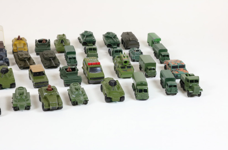 Posten div. Militärfahrzeuge,