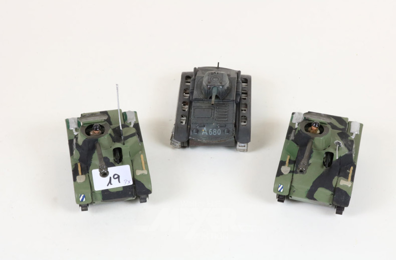 3 versch. Militärfahrzeuge ''Panzer, Blech