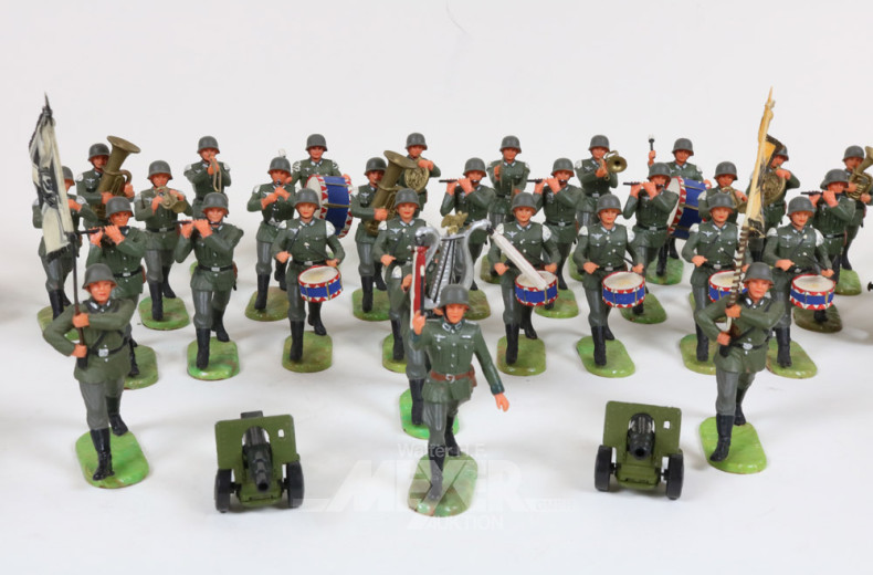 Soldaten-Musikcorps und 6 Geschütze,