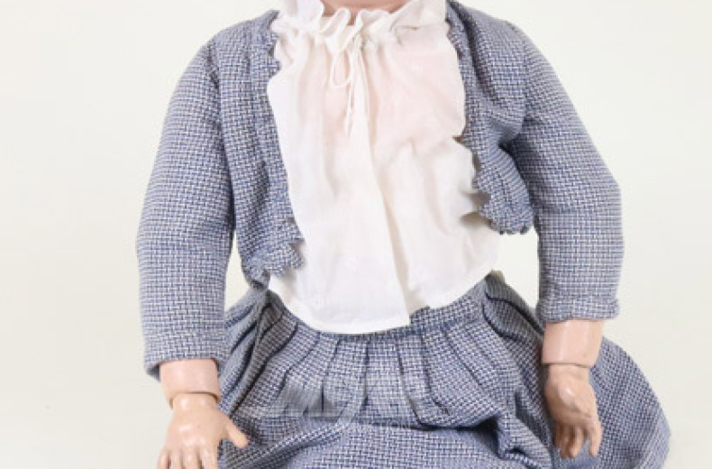 gr. Puppe ''Mädchen mit Strohhut''