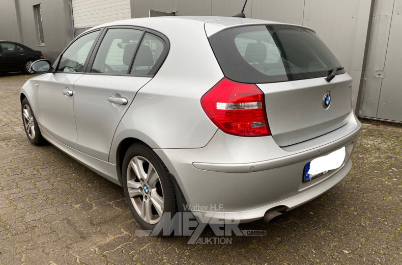 BMW 118i, silber