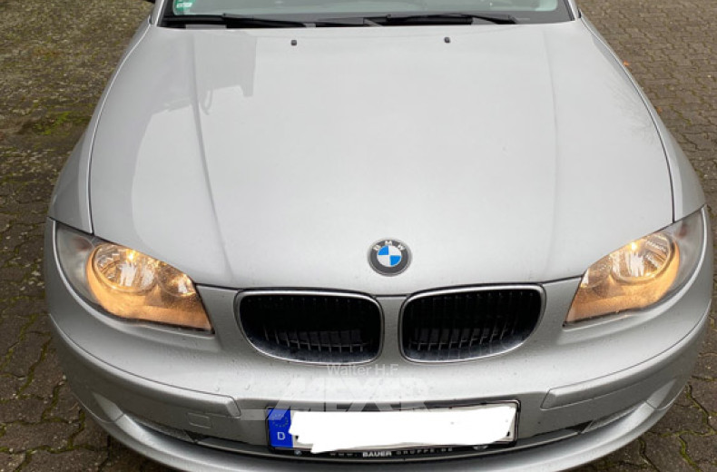 BMW 118i, silber