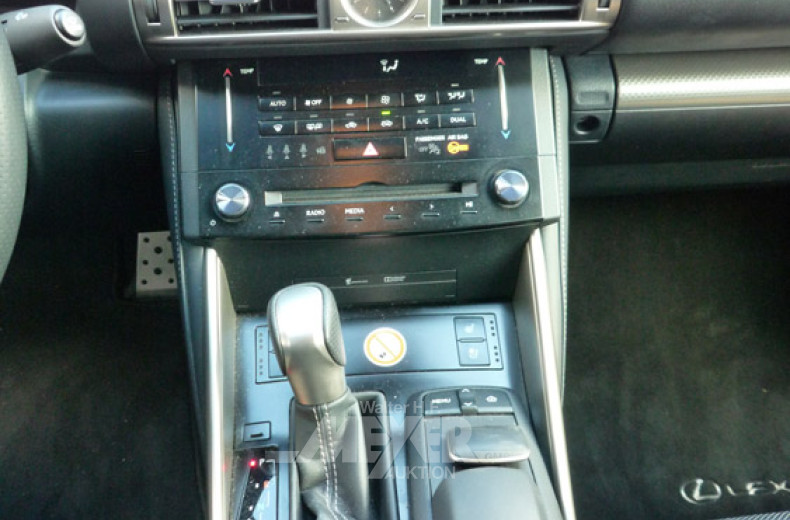 TOYOTA Lexus IS300H F Sport,